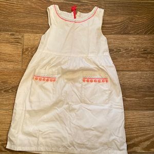 White vineyard vines girls dress with pink and blue detail size 5! Beautiful!